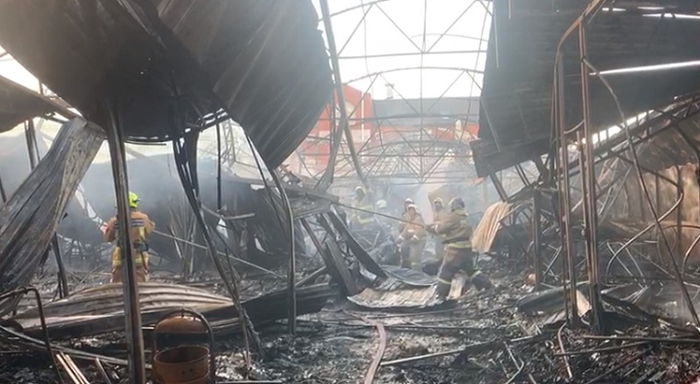 Пожар в районе центрального рынка в Шахтах удалось потушить только к семи вечера ВИДЕО