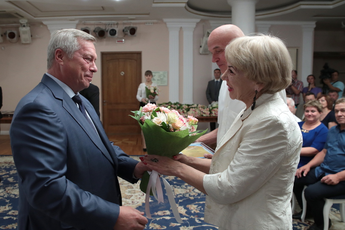 Семьи-юбиляры могут попасть в список награждаемых губернатором Ростовской области