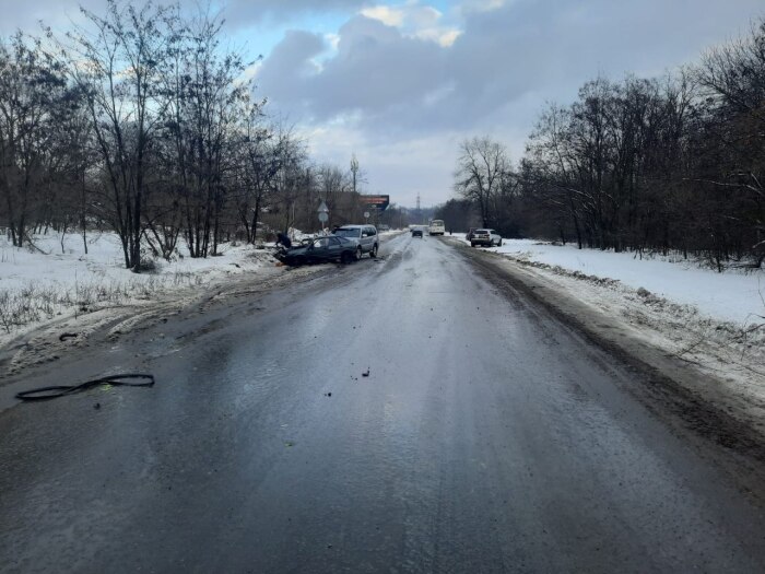 В тройном ДТП в посёлке Фрунзе пострадали пассажиры