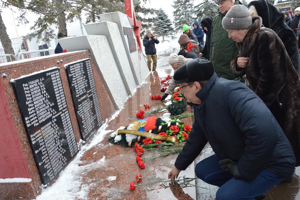 В Шахтах помянули погибших в пламени Афгана