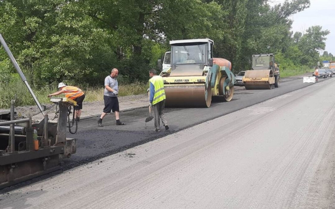 Укладка асфальтобетонного покрытия