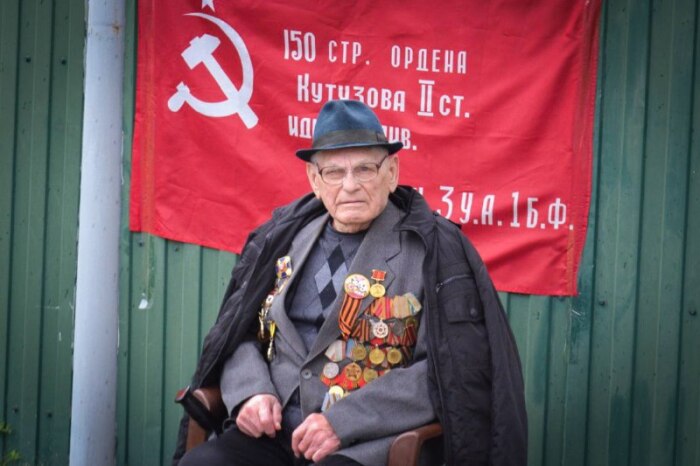 Шахтинцы поздравляют ветерана Великой Отечественной с вековым юбилеем