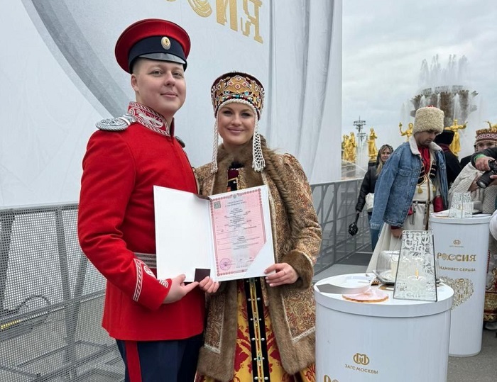 Пара из Шахт поженилась на Всероссийском свадебном фестивале в Москве