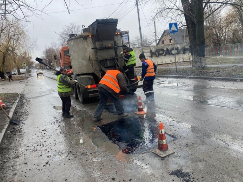 Зима дорожникам не помеха