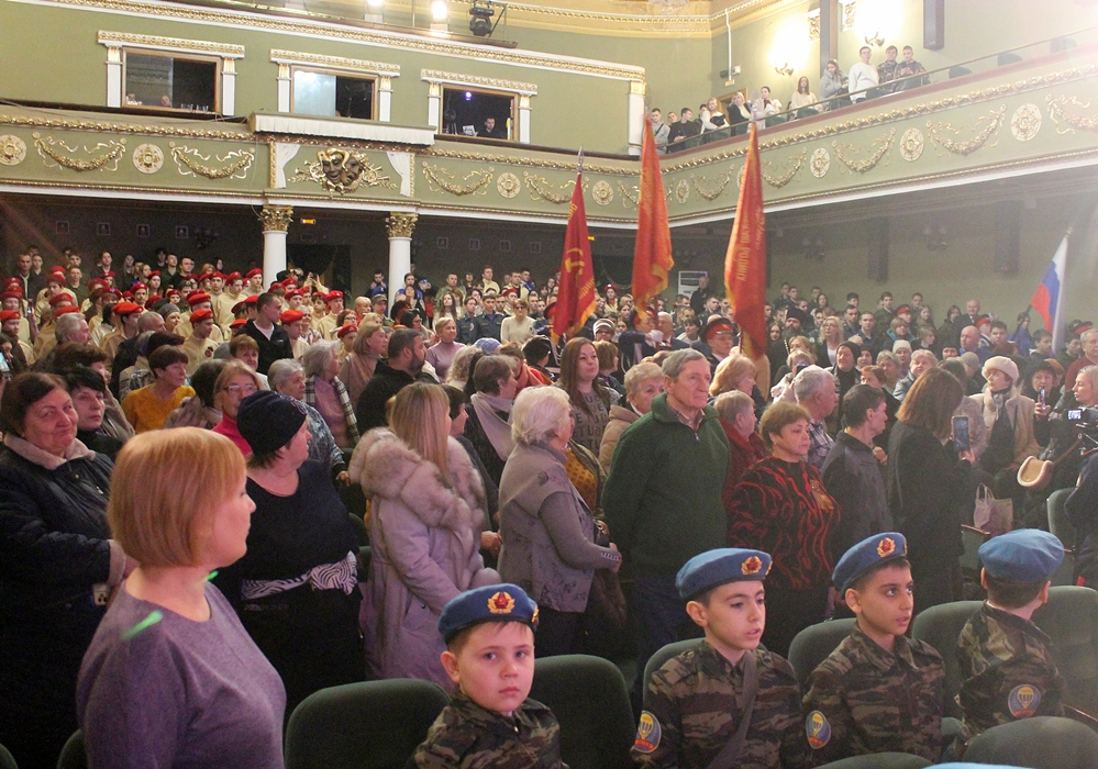 В торжественной обстановке вручены юбилейные медали