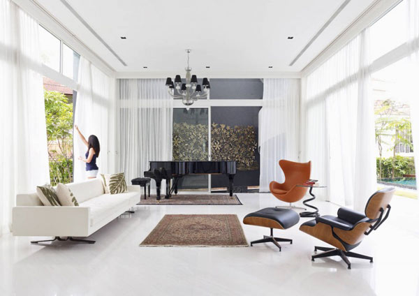  Timeless Eames Lounge   
